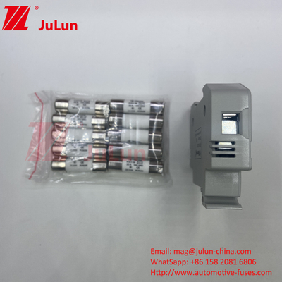 10A-63A فیوز PV برای نصب خورشیدی PV 32A 10X38mm 1000V DC Din Rail Fuse Holder با نور برای سیستم خورشیدی