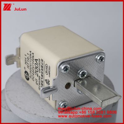 NH1 RT16-1 200A AC500V 120KA DC 440V 100KA اتومبیل سرامیک فيوز اتوماتیک نصب تیغه برای EV / HEV وسیله نقلیه اندازه کوچک محافظت از مدار کوتاه فعلی بالا