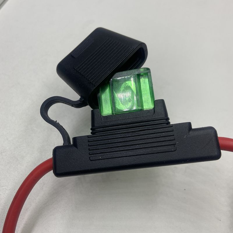 50A 15A 30A 60A سیستم های برق برای اتومبیل ها نگهدارنده فیوز خودرو به فیوز MIDI اعمال می شود و برای ABS مواد فلز زنک آلیاژ مس طراحی شده است